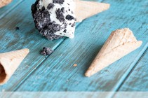 Cookies & Cream Magic Shell on Mini Ice Cream Cones